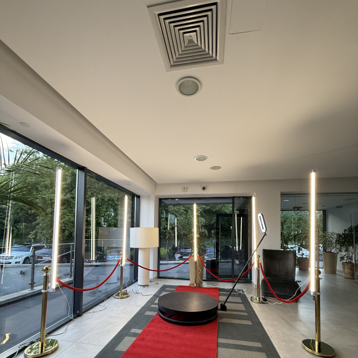 Fotobudka 360 - Uchwyć Waszą miłość w pełnym obiegu!